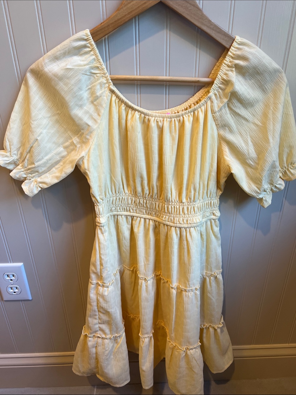 2 hip Yellow Puff-Sleeve Tiered Sundress